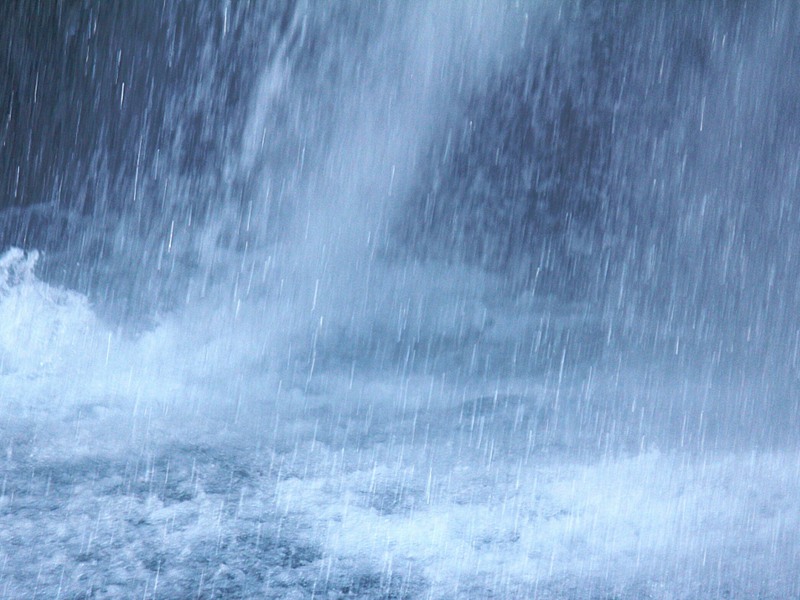 連日暴雨，大家叫苦不迭